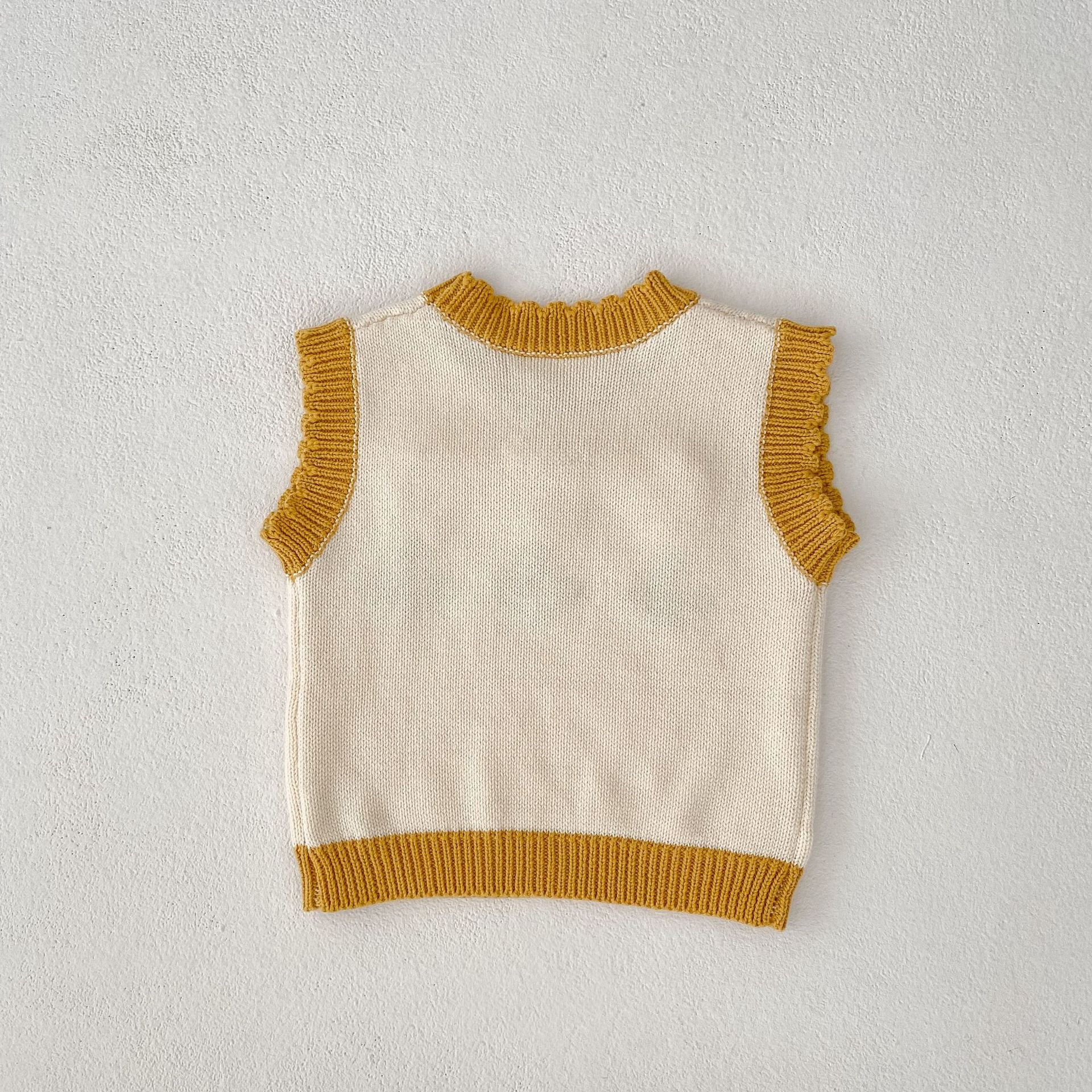 【BABY】イエロー刺繡フラワー ベスト