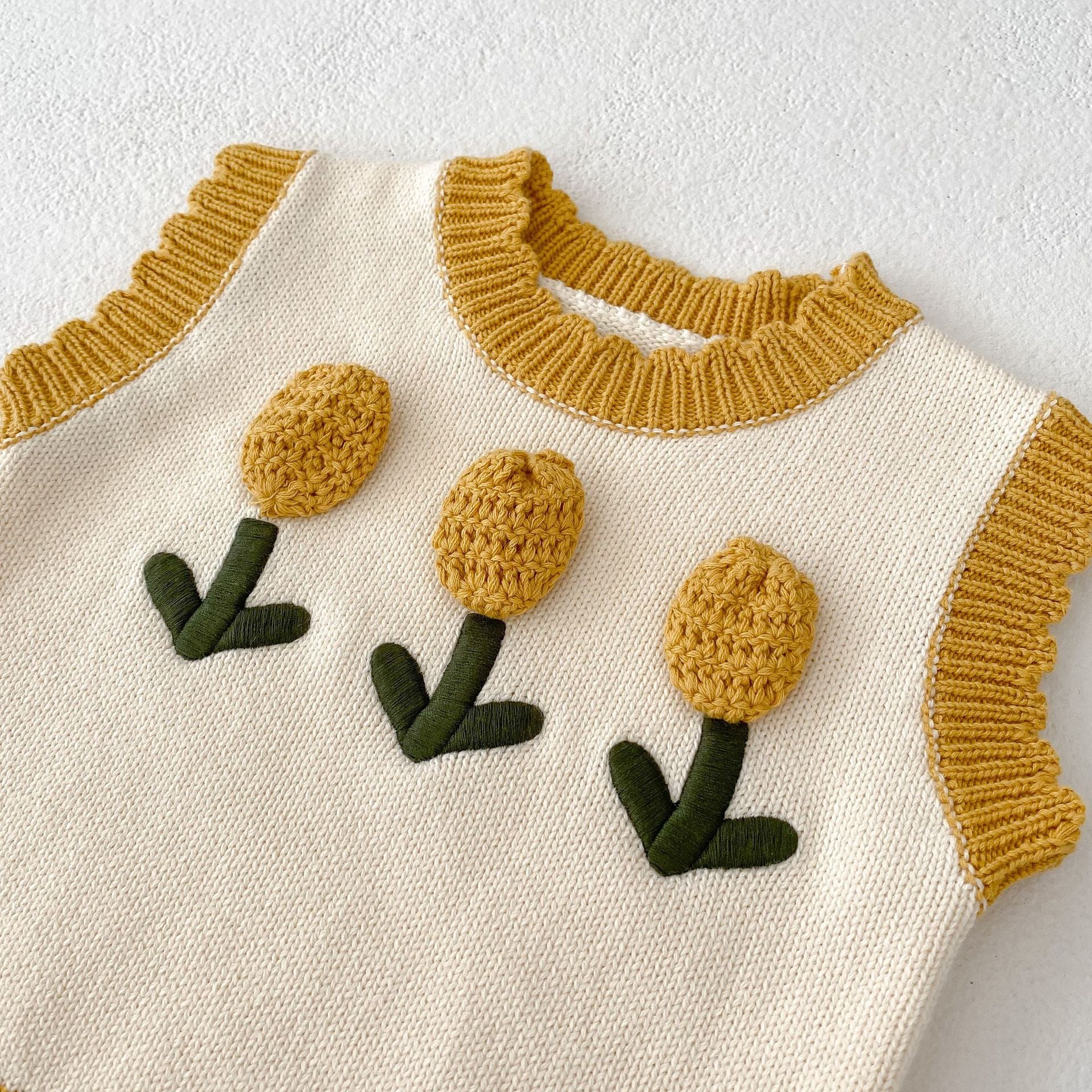 【BABY】イエロー刺繡フラワー ベスト