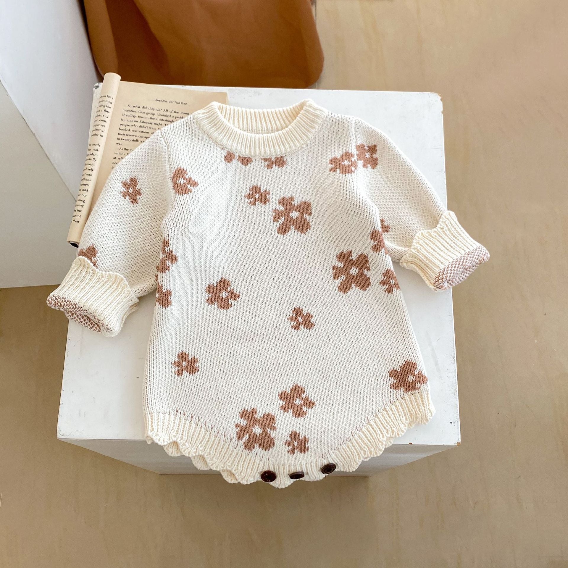 【BABY】フラワーデザインニットロンパース CawaKomostore