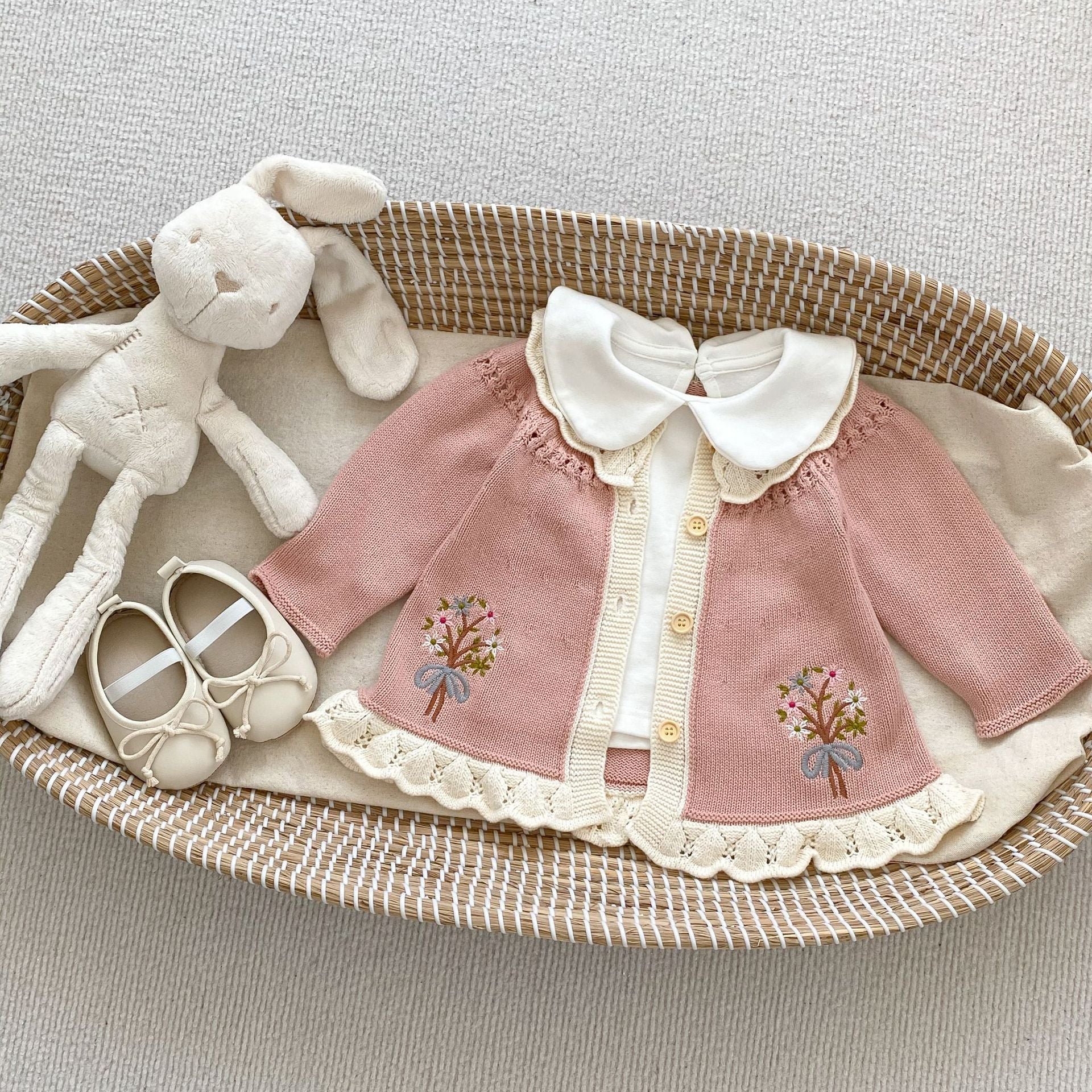 【BABY】 ピンク / ポイントフラワー刺繍フリルカーディガン CawaKomostore