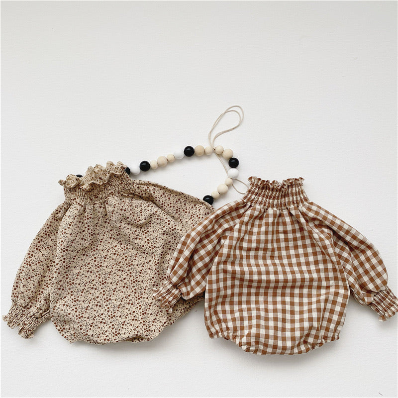 【BABY】暖色系シャーリング襟柄デザインロンパース